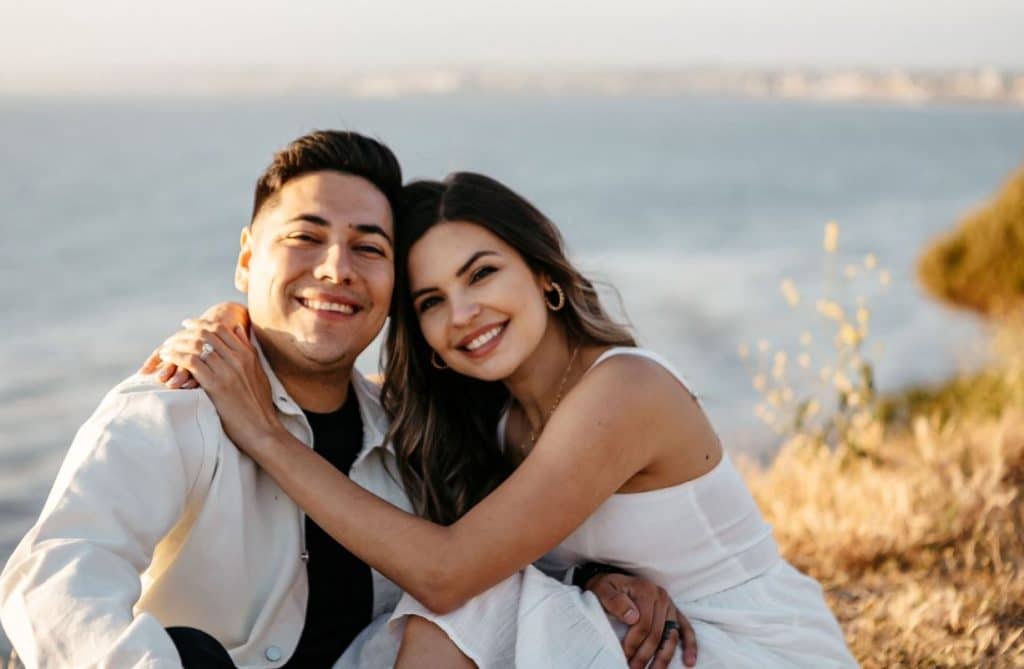 couple shoot with beach background