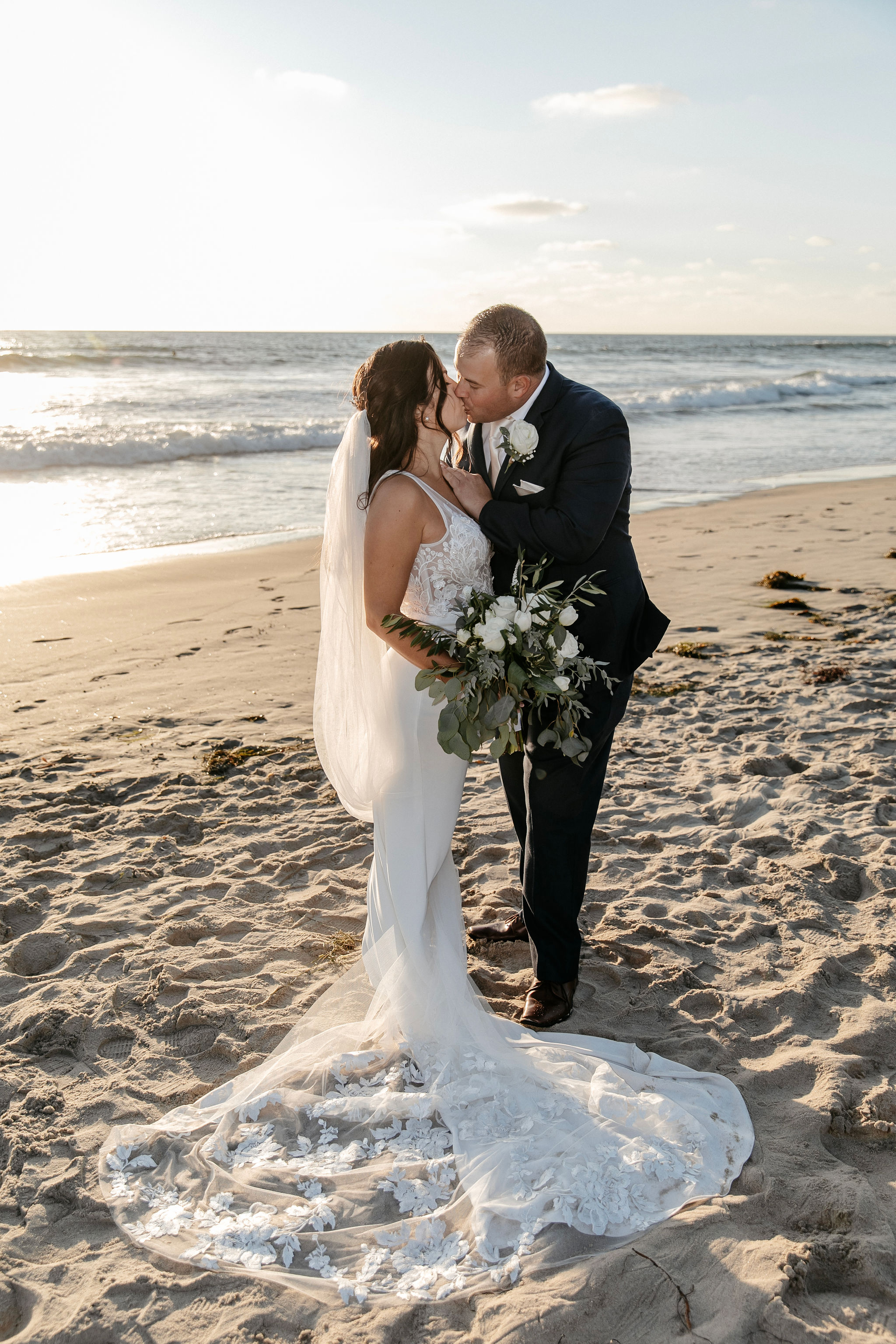 Newlyweds sharing a quiet moment on the beach, highlighting how to choose a wedding photographer for timeless and authentic wedding portraits.